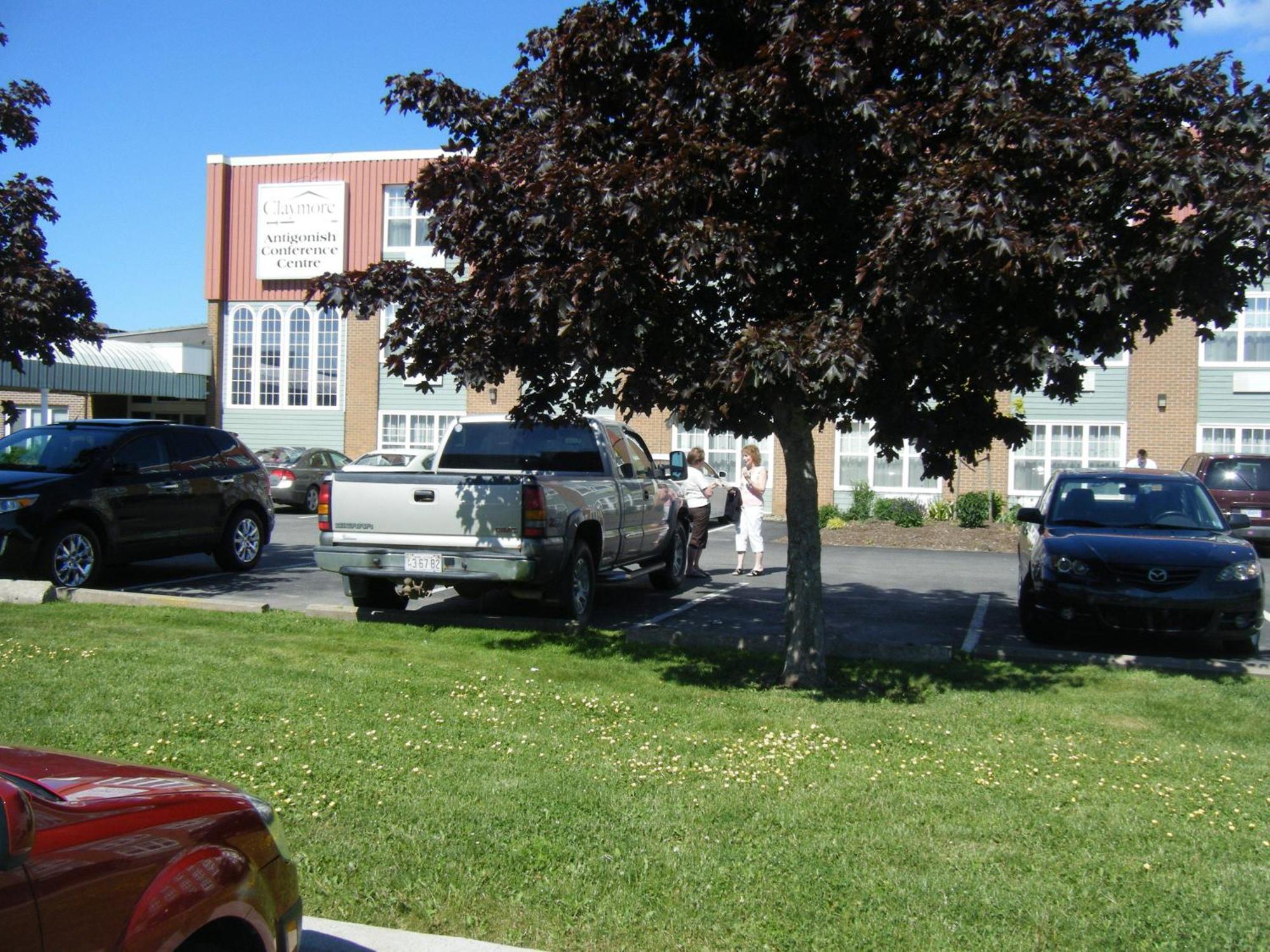 Claymore And Hotel Antigonish