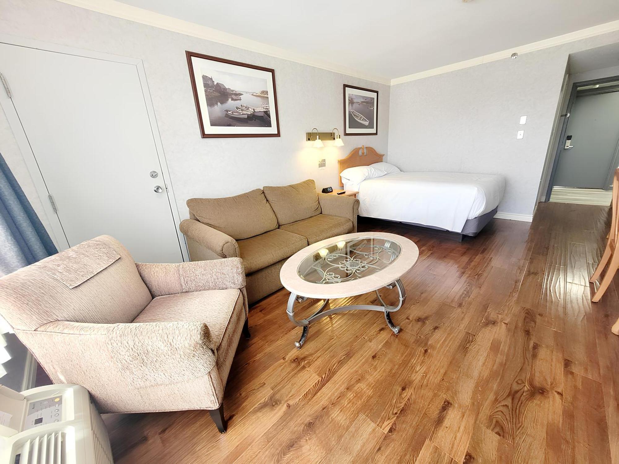 Hotel Claymore And 4*