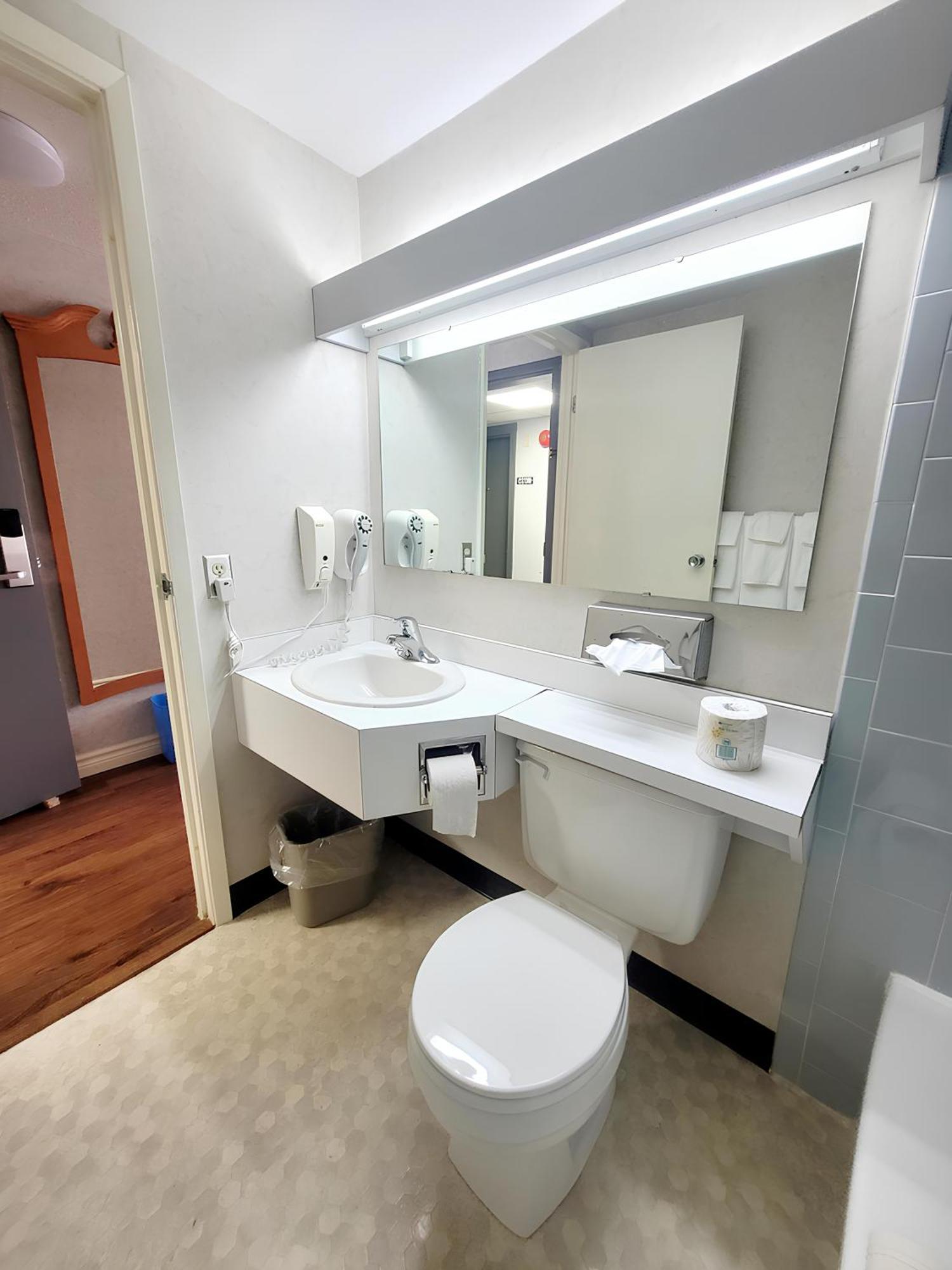 Hotel Claymore And Antigonish